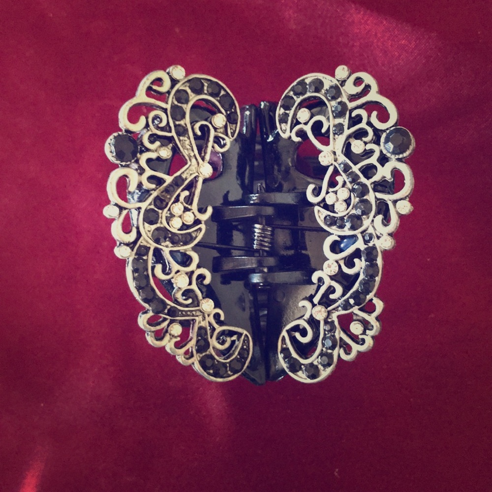 Free Gift with bundle! Beautiful Claw Hairpiece